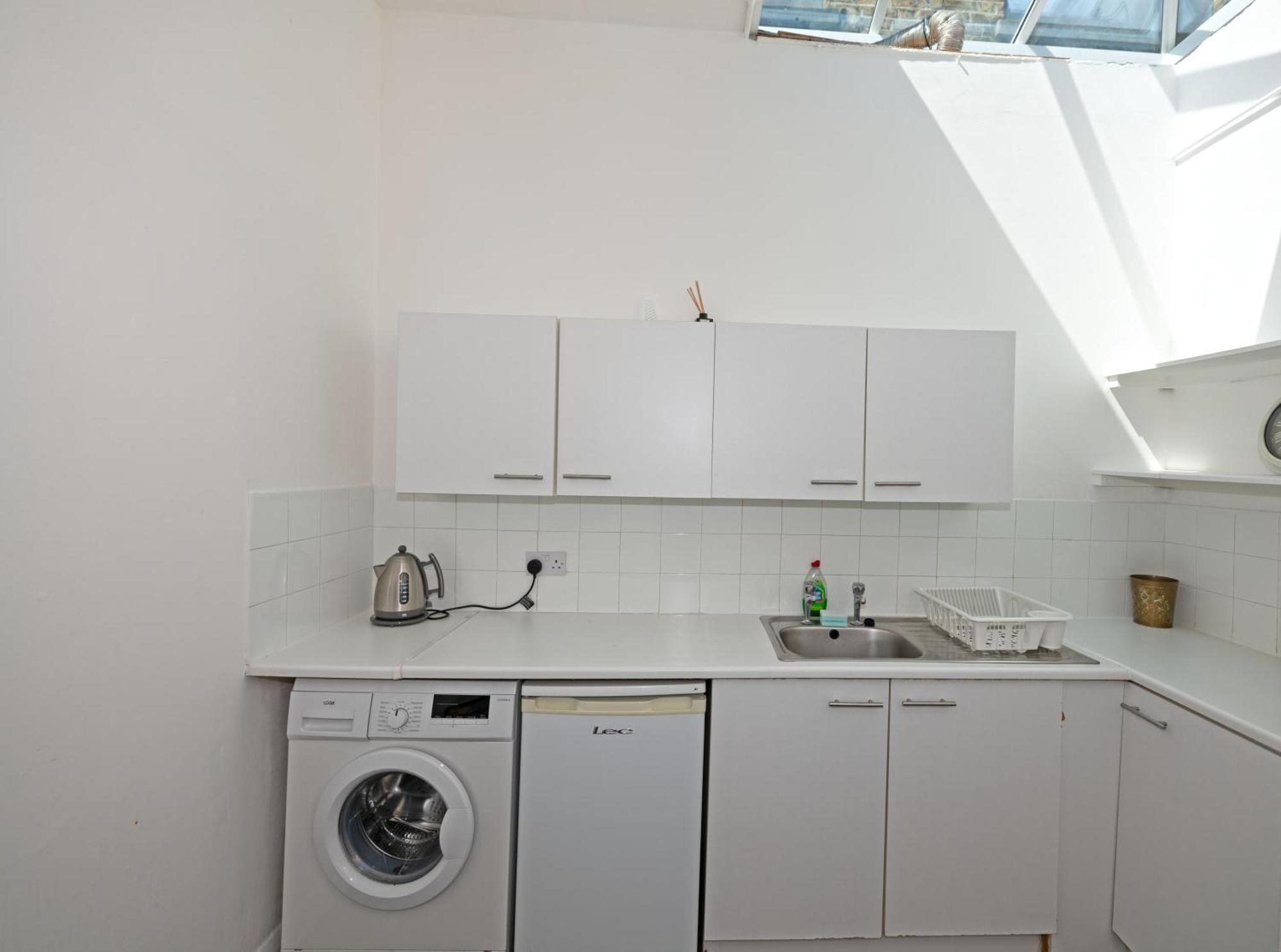 Flat In Clapham Budget Friendly Stay 런던 외부 사진