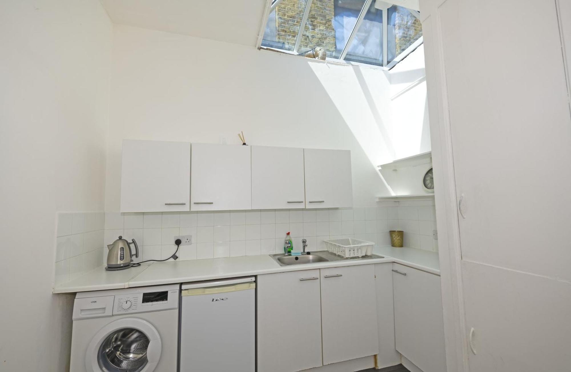 Flat In Clapham Budget Friendly Stay 런던 외부 사진